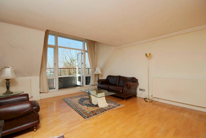 3 Bedroom Flat To Rent In Kidderpore Avenue, Hampstead, London, NW3
