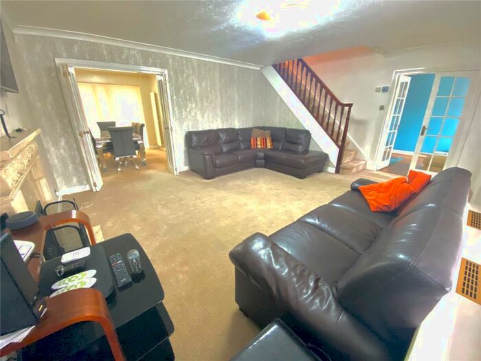 4 Bedroom Detached House For Sale In Dodge Fold, Offerton, Stockport