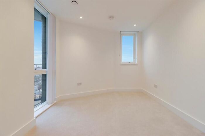 2 Bedroom Apartment To Rent In Herne Hill Road, London, SE24