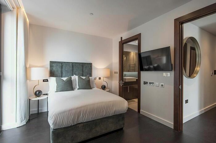 2 Bedroom Flat To Rent In Charles Clowes Walk, London, SW8