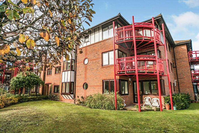 3 Bedroom Flat To Rent In Caversham Wharf, Waterman Place, Reading, RG1