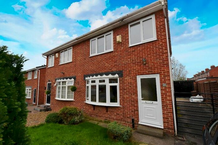 3 Bedroom Semi-Detached House To Rent In Woodmoor Close, Crigglestone, Wakefield, WF4