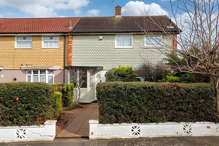 2 Bedroom End Of Terrace House For Sale In Timberlog Lane, Basildon, Essex, SS14