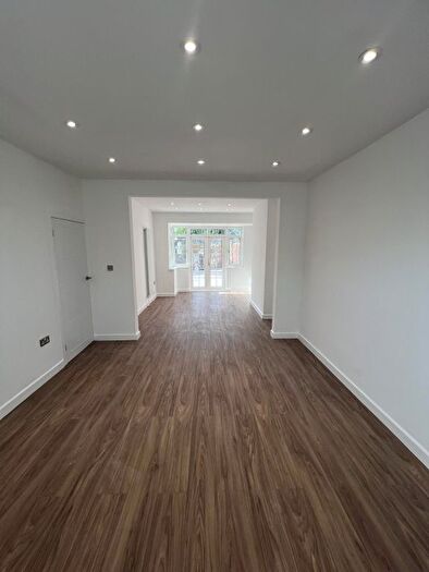 4 Bedroom Semi-Detached House To Rent In Fillebrook Avenue, Enfield, EN1