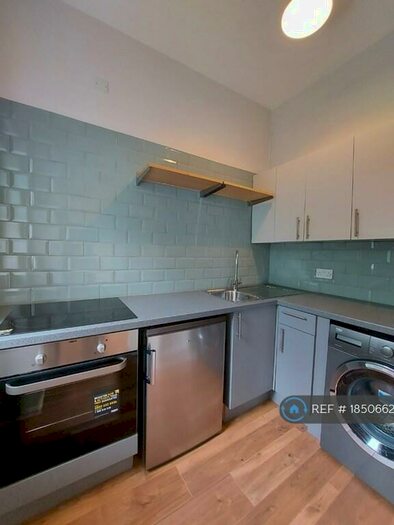 2 Bedroom Flat To Rent In Dorchester Avenue, Glasgow, G12