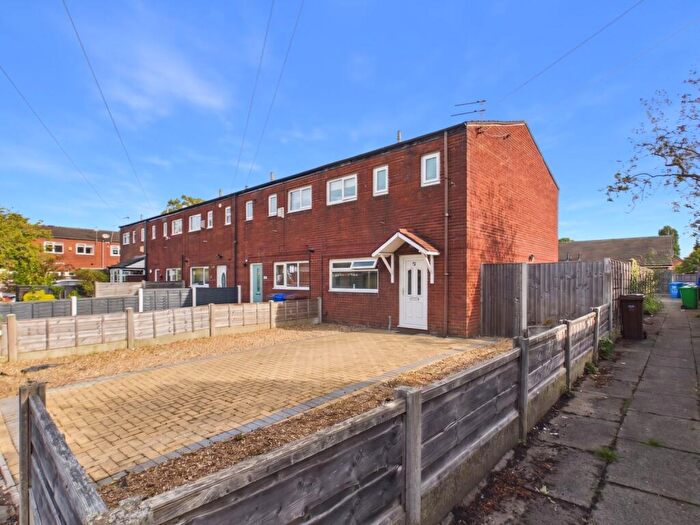 3 Bedroom End Of Terrace House For Sale In Stancross Road, Sale, Greater Manchester, M23