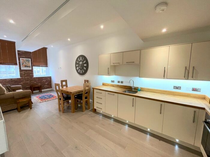 2 Bedroom Apartment To Rent In Hounds Gate Court, Nottingham, NG1