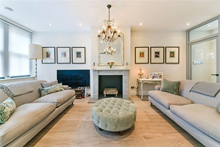 4 Bedroom Mews For Sale In Leinster Mews, London, W2