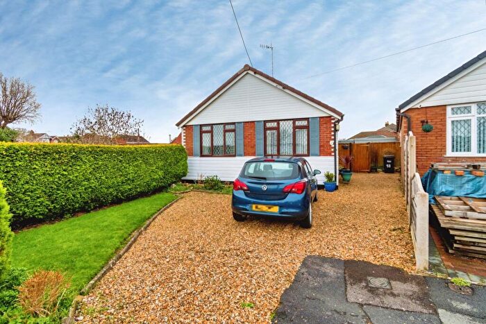 2 Bedroom Bungalow For Sale In Oaklands Avenue, Totton, Southampton, Hampshire, SO40