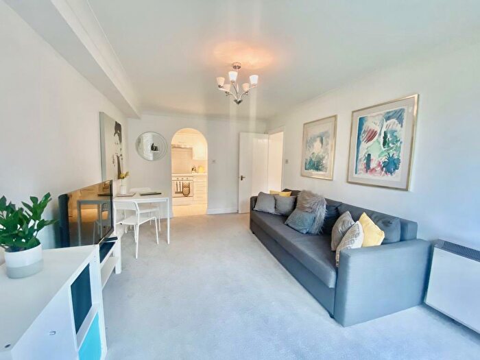 1 Bedroom Apartment To Rent In Henley-on-Thames, Oxfordshire, RG9