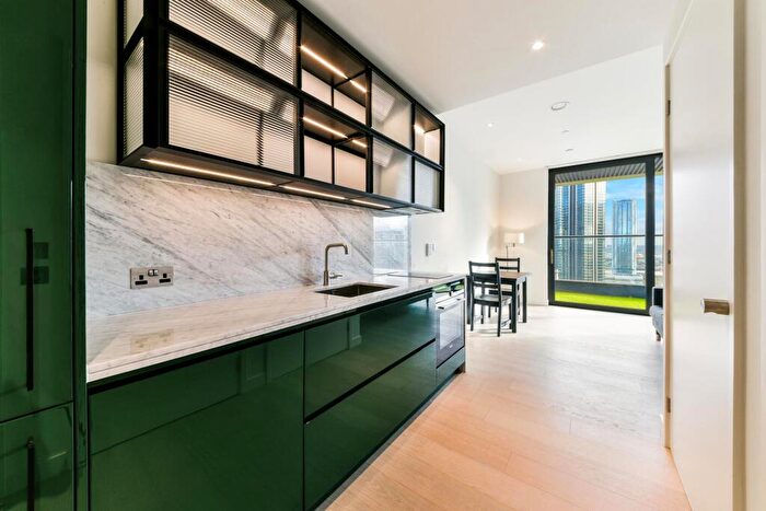 Apartment To Rent In Hobart Building, Wardian, Canary Wharf, E14