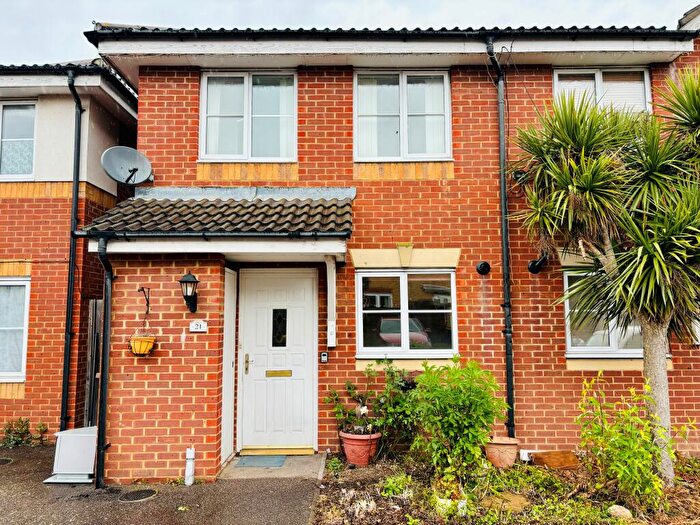 2 Bedroom End Of Terrace House To Rent In Windsor Court, Gillingham, ME7