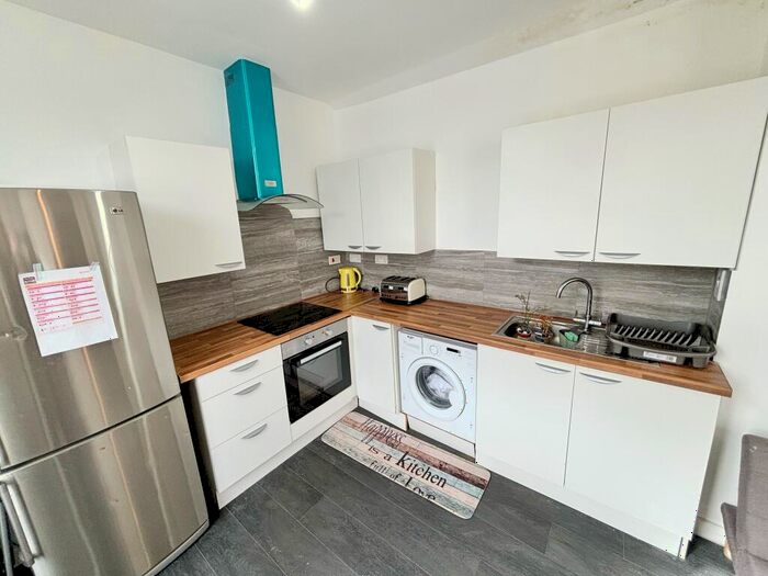 4 Bedroom House To Rent In Langsett Road, Sheffield, S6