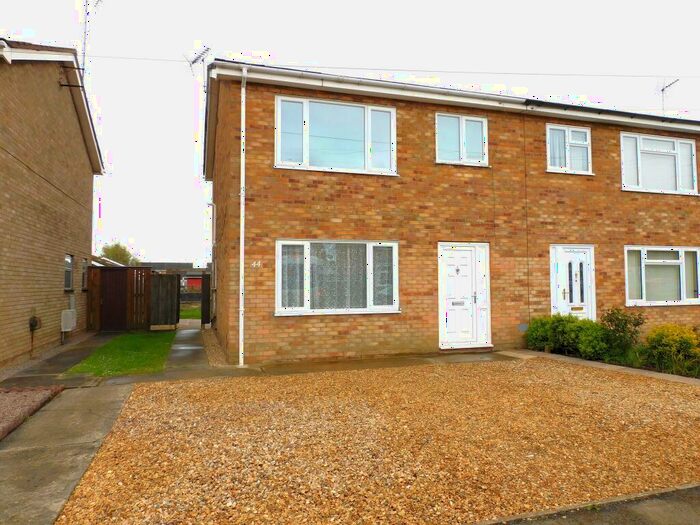 3 Bedroom Semi-Detached House To Rent In Willders Garth, Holbeach, PE12