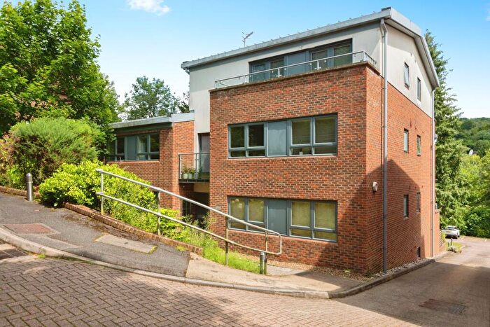 2 Bedroom Flat To Rent In Valley Road, CR8