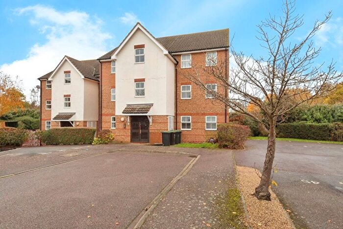 2 Bedroom Flat For Sale In Honeysuckle Close, Biggleswade, Bedfordshire, SG18