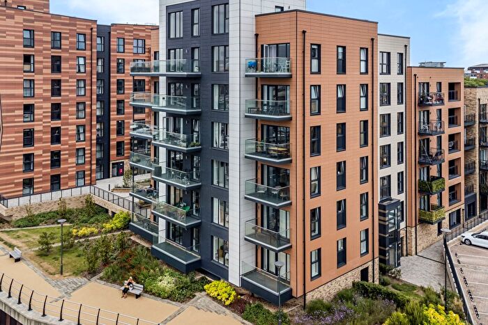 2 Bedroom Flat For Sale In Riverside Quay, Thomas Blake Avenue, Southampton, SO14