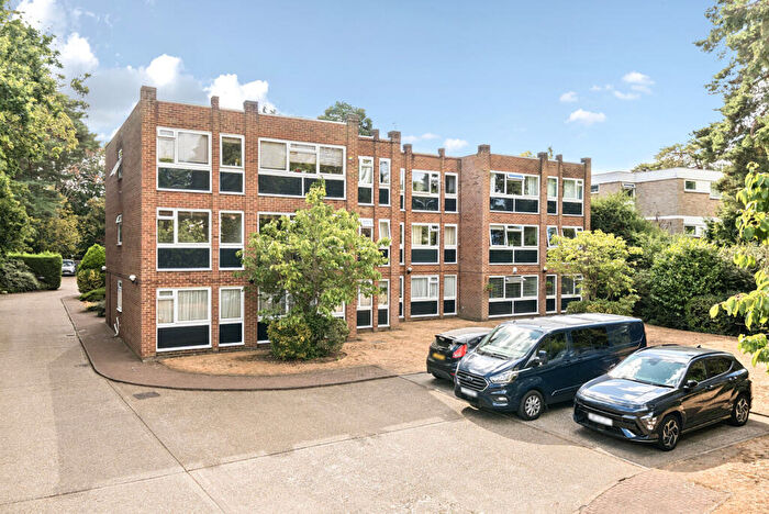 2 Bedroom Flat For Sale In Bridgewater Road, Weybridge, KT13