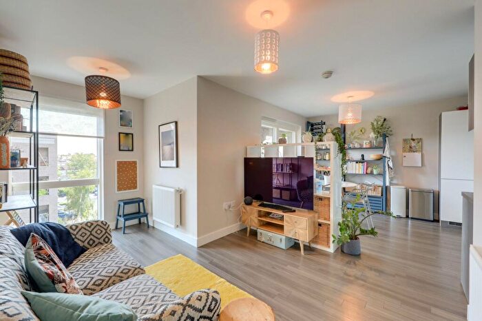 2 Bedroom Flat For Sale In Adenmore Road, Catford, SE6