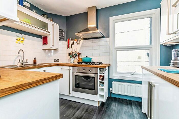 1 Bedroom Flat For Sale In Hatchlands Road, Redhill, Surrey, RH1