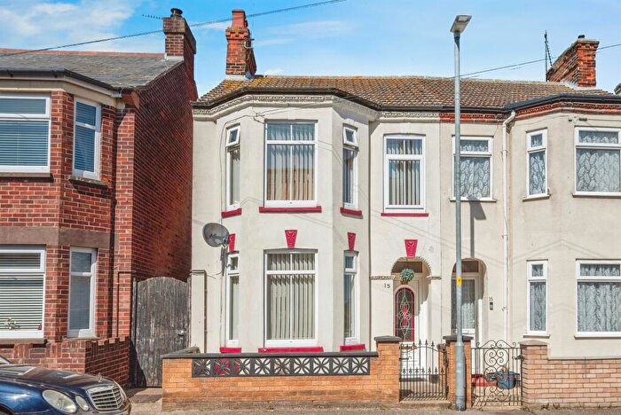 3 Bedroom Semi-Detached House For Sale In Cross Road, Gorleston, Great Yarmouth, NR31