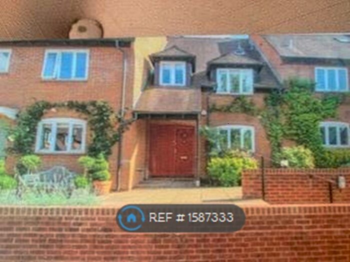 4 Bedroom Terraced House To Rent In Mildmay Court, Odiham, Hook, RG29