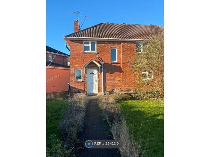 2 Bedroom Semi-Detached House To Rent In Rookwood Road, Leeds, LS9