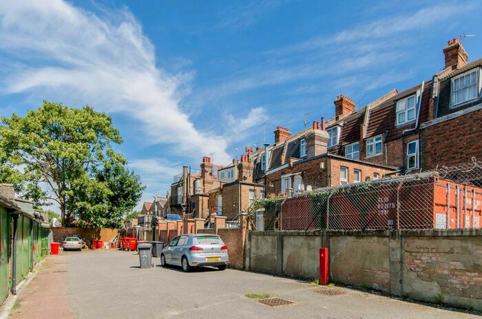 2 Bedroom Flat To Rent In Colney Hatch Lane, Muswell Hill, London, N10