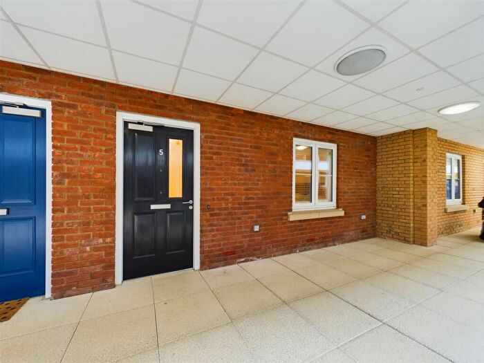 2 Bedroom Flat For Sale In Malmesbury Road, Chippenham, SN15