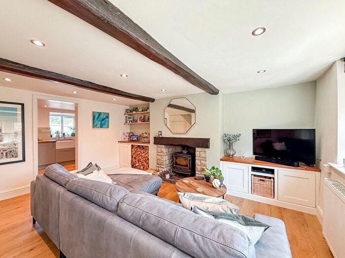 2 Bedroom Cottage For Sale In Crown Street, Honley, Holmfirth, HD9