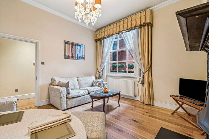 2 Bedroom Flat To Rent In Kensington Court, London, W8