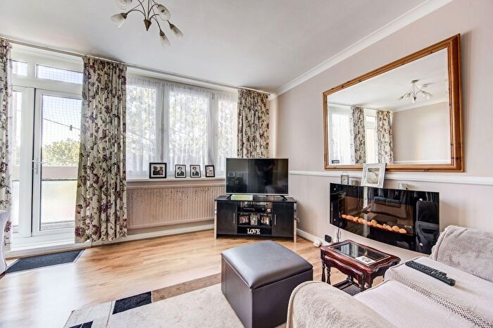 3 Bedroom Flat To Rent In Clem Attlee Court, Fulham, London, SW6