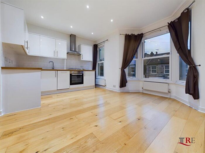 2 Bedroom Flat To Rent In Brownlow Road, London, NW10