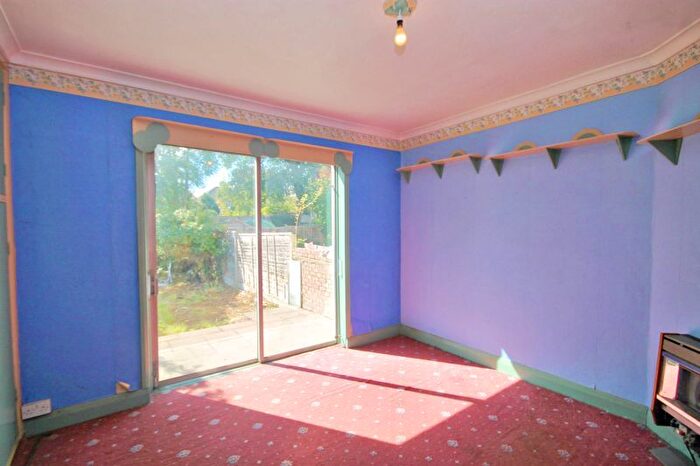 2 Bedroom Maisonette For Sale In Goring Way, Greenford, UB6