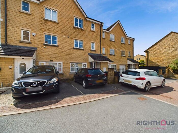 5 Bedroom Town House For Sale In Fewston Avenue, Bradford, BD6