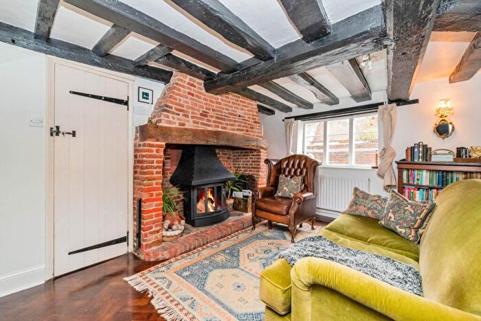 2 Bedroom Cottage For Sale In School Lane, Fordwich, CT2