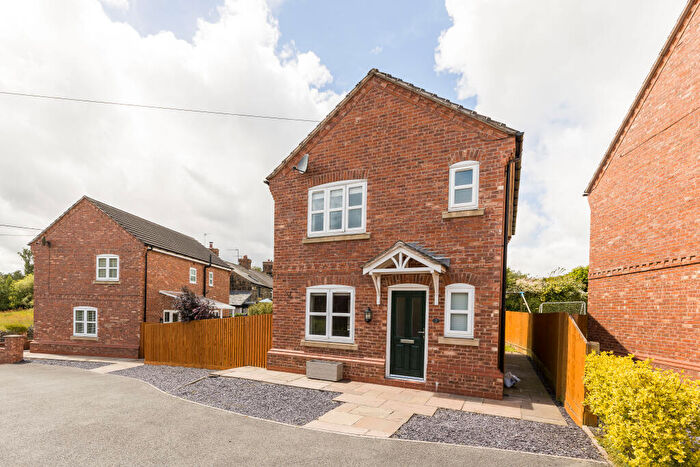 3 Bedroom Detached House For Sale In Yr Hendy, Wrexham, LL11