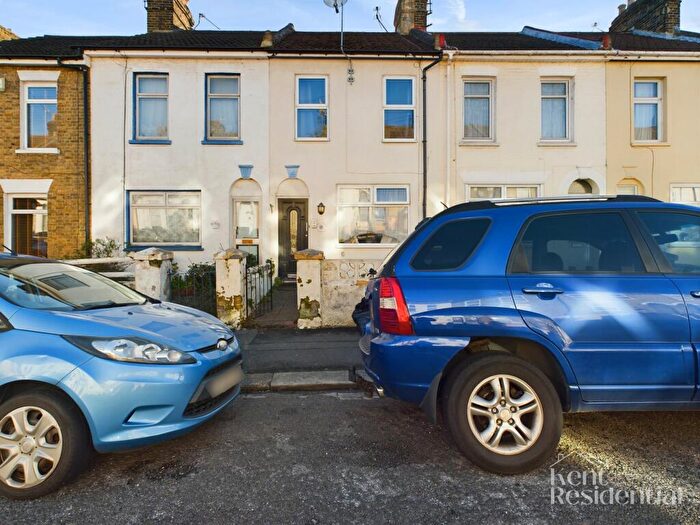 2 Bedroom Detached House For Sale In Gordon Road, Rochester, ME2