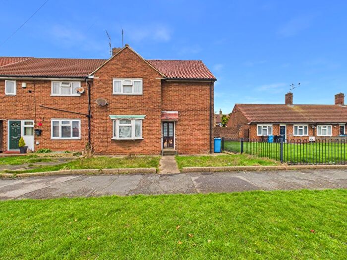 3 Bedroom Semi-Detached House For Sale In Wansbeck Road, Hull, HU8