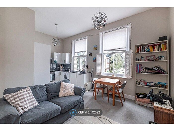 1 Bedroom Flat To Rent In Bridle Close, Kingston Upon Thames, KT1