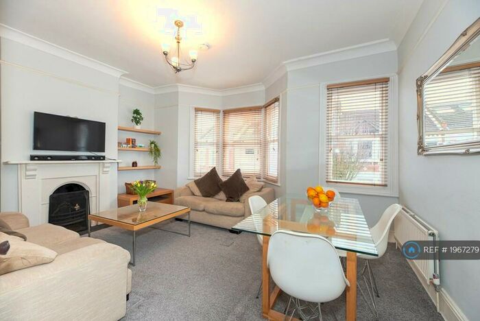 2 Bedroom Maisonette To Rent In Aliwal Road, London, SW11