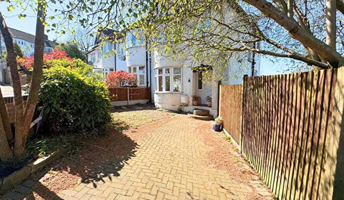 3 Bedroom Semi-Detached House For Sale In Ankerdine Crescent, London, SE18