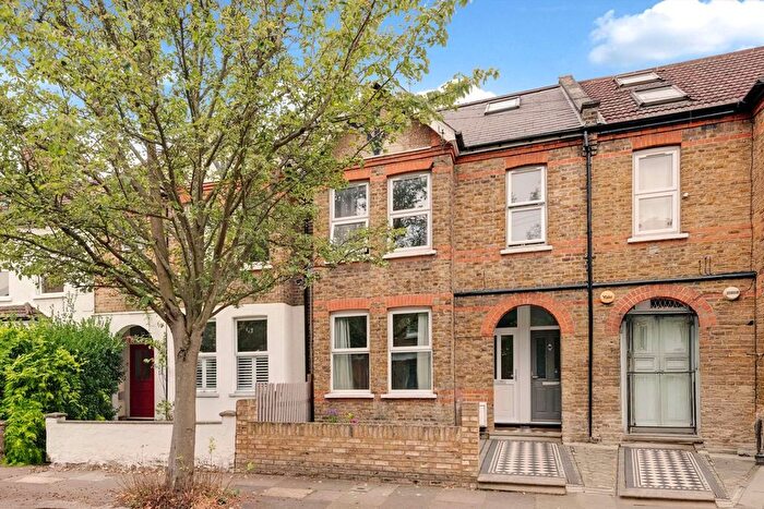 2 Bedroom Maisonette For Sale In Glenfield Road, Northfields, W13
