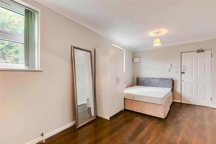 Studio To Rent In Salusbury Road, London, NW6