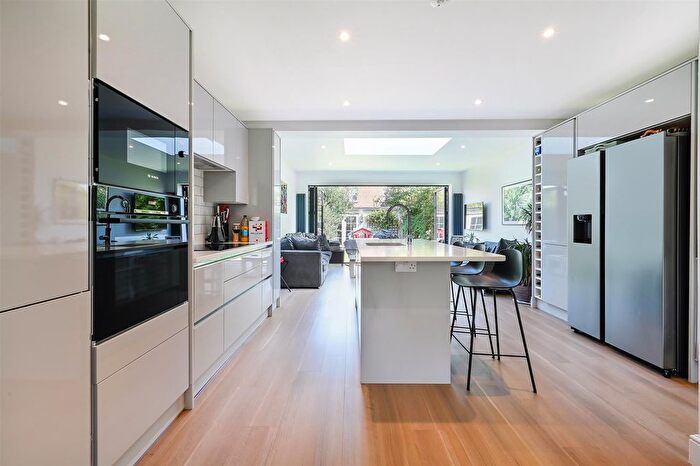 3 Bedroom End Of Terrace House To Rent In Sydney Road, Raynes Park, SW20