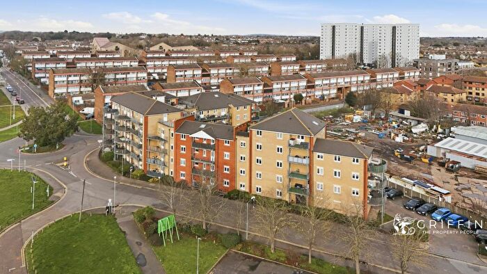 2 Bedroom Flat For Sale In Thames Road, Grays, RM17