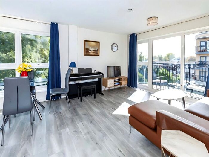 2 Bedroom Flat For Sale In Windsor Road, Slough, SL1