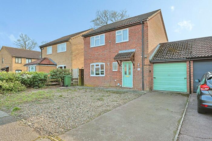 3 Bedroom Link Detached House For Sale In Hillfields, Dereham, NR19
