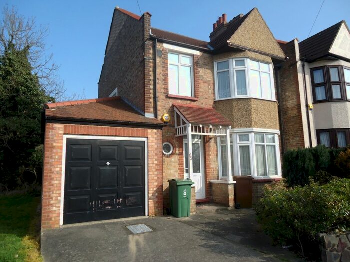 4 Bedroom End Of Terrace House To Rent In Endlebury Road, Chingford, E4