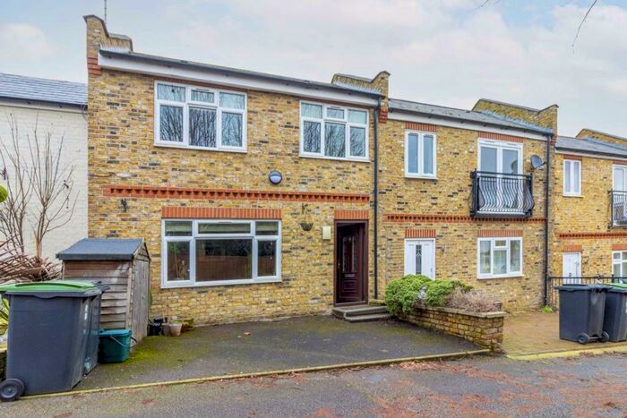 2 Bedroom Terraced House To Rent In Rosebery Mews, Rosebery Mews, N10